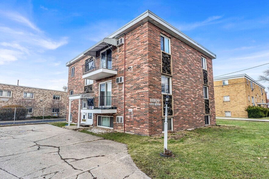 Primary Photo Of 18809 Bella Dr, Cleveland Apartments For Sale