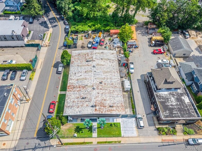 More Photos Of 133 Glenwood Rd, Glenwood Landing Warehouse For Sale