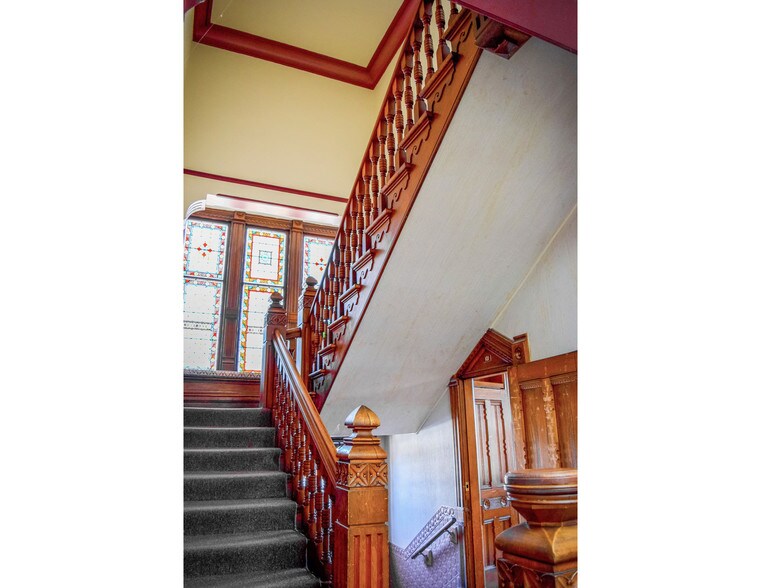 More Photos Of 11 N Batavia Ave, Batavia Office For Sale