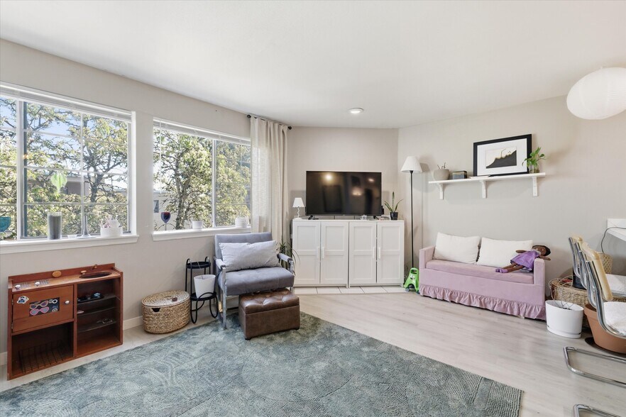 More Photos Of 8320 Lake City Way NE, Seattle Apartments For Sale