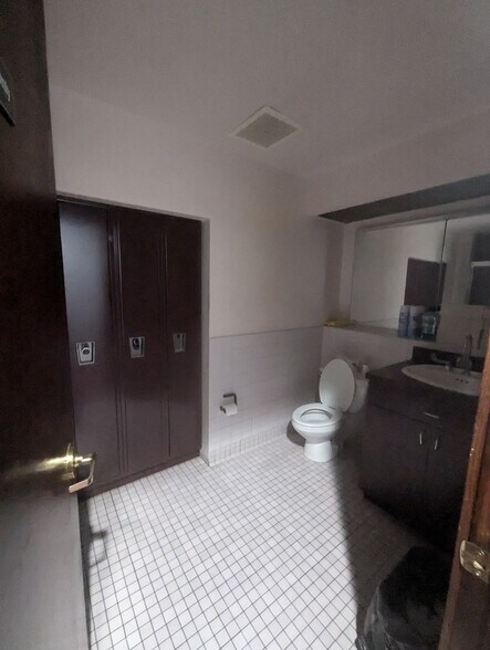 More Photos Of 2410 S Broad St, Philadelphia Medical For Lease