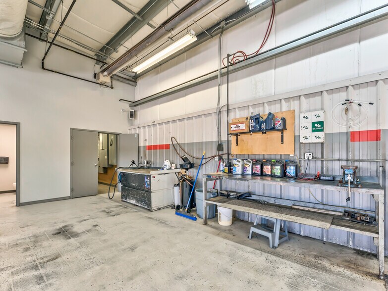 More Photos Of 1276 Trans Canada Way SE, Medicine Hat Showroom For Sale