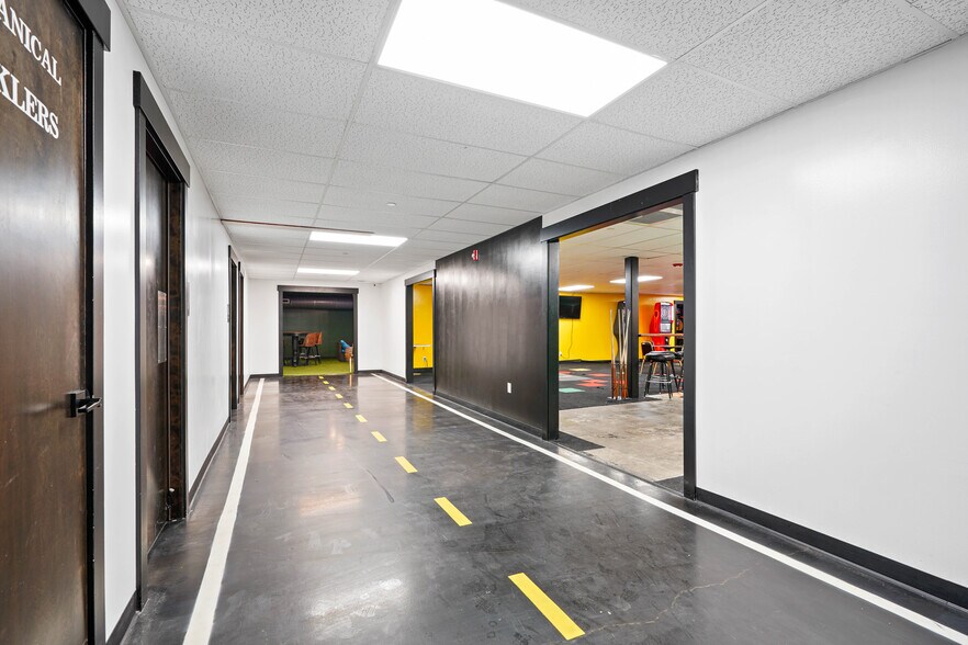 More Photos Of 801 N Fee St, Helena Bar For Sale