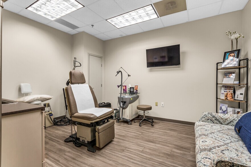 More Photos Of 4104 W 15th St, Plano Medical For Sale