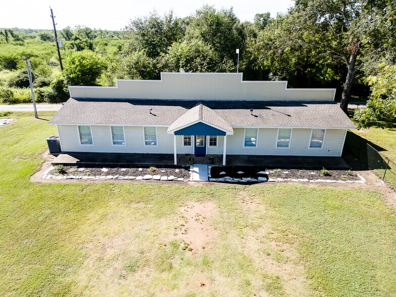 More Photos Of 4095 SE I 10 Frontage Rd, Sealy Medical For Sale