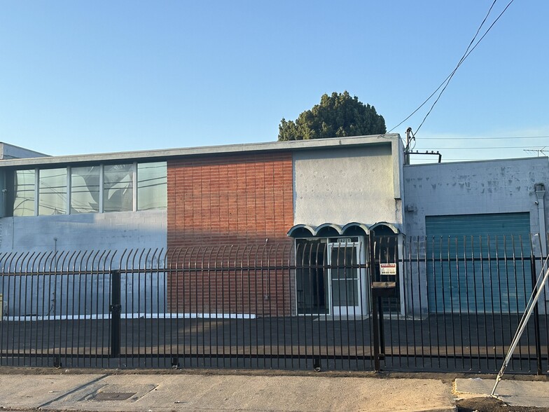 Primary Photo Of 14217 Oxnard St, Van Nuys Warehouse For Lease