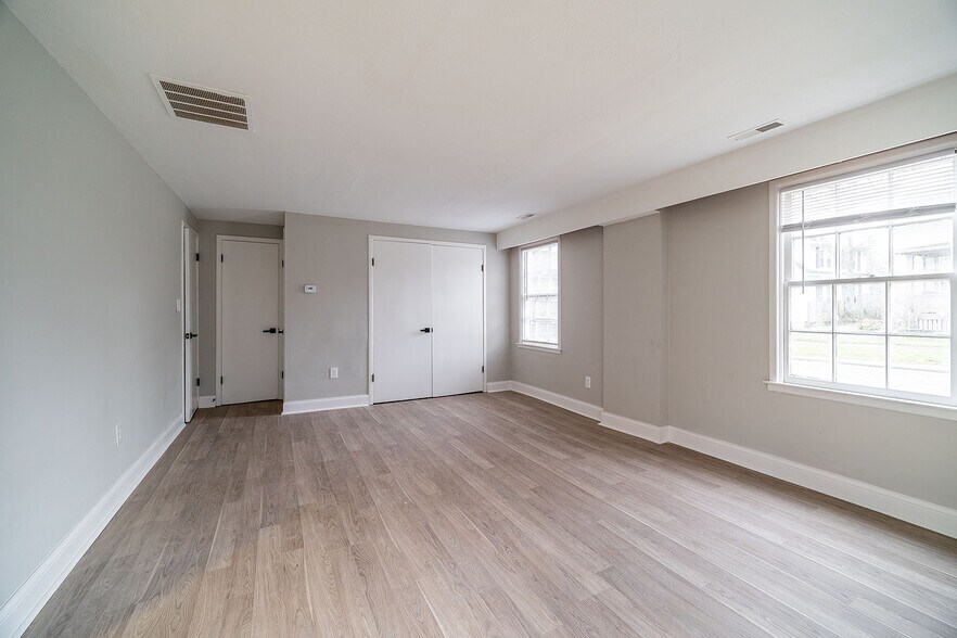 More Photos Of 16-20 W Park St, Westerville Apartments For Sale