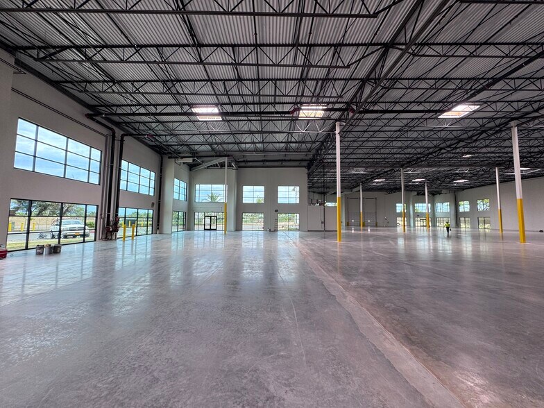 More Photos Of 250 Lauo Loop, Kahului Warehouse For Lease