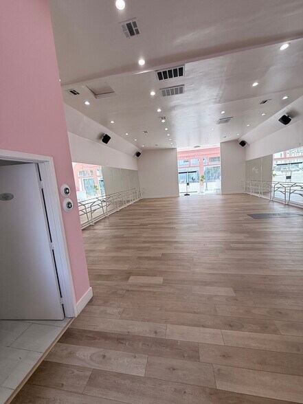 More Photos Of 1257-1261 N La Brea Ave, Los Angeles Freestanding For Lease