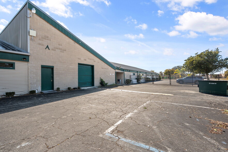 More Photos Of 2120 Collier Ave, Fort Myers Unknown For Lease