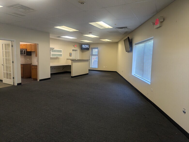 More Photos Of 1624 Old Deerfield Rd, Highland Park Industrial For Sale