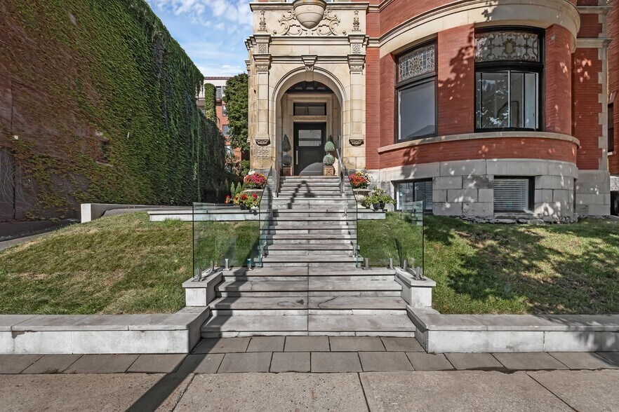More Photos Of 1565 Av Du Docteur-Penfield, Montréal Specialty For Sale