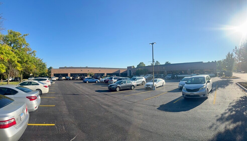 More Photos Of 945 Lakeview Pky, Vernon Hills Medical For Lease