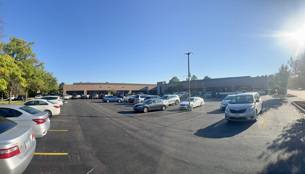 More Photos Of 945 Lakeview Pky, Vernon Hills Medical For Lease