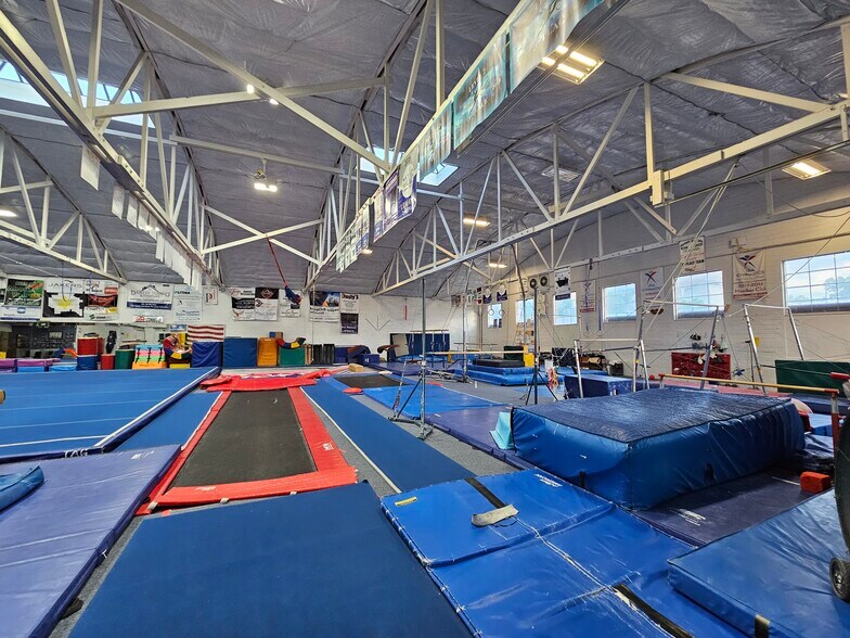 More Photos Of 815 N 1st Ave, Great Falls Auto Dealership For Lease