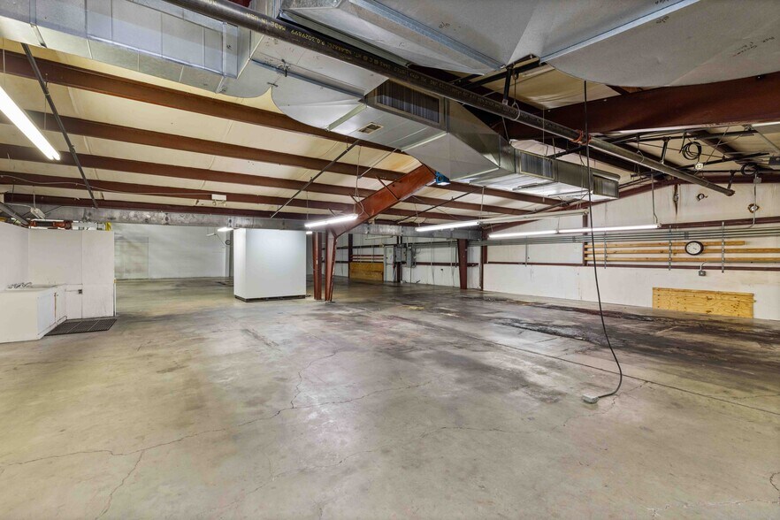 More Photos Of 909 Shaver St, Pasadena Manufacturing For Lease