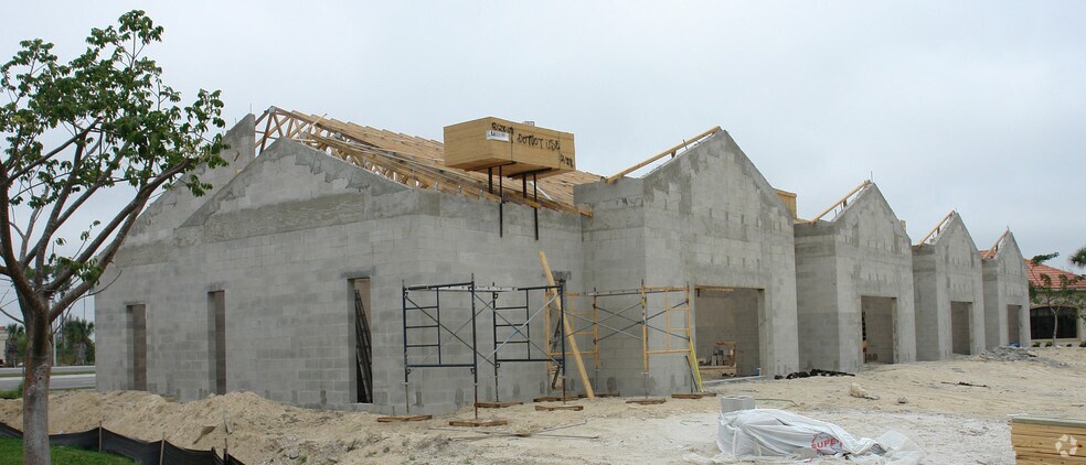 More Photos Of 15730 New Hampshire Ct, Fort Myers Medical For Lease