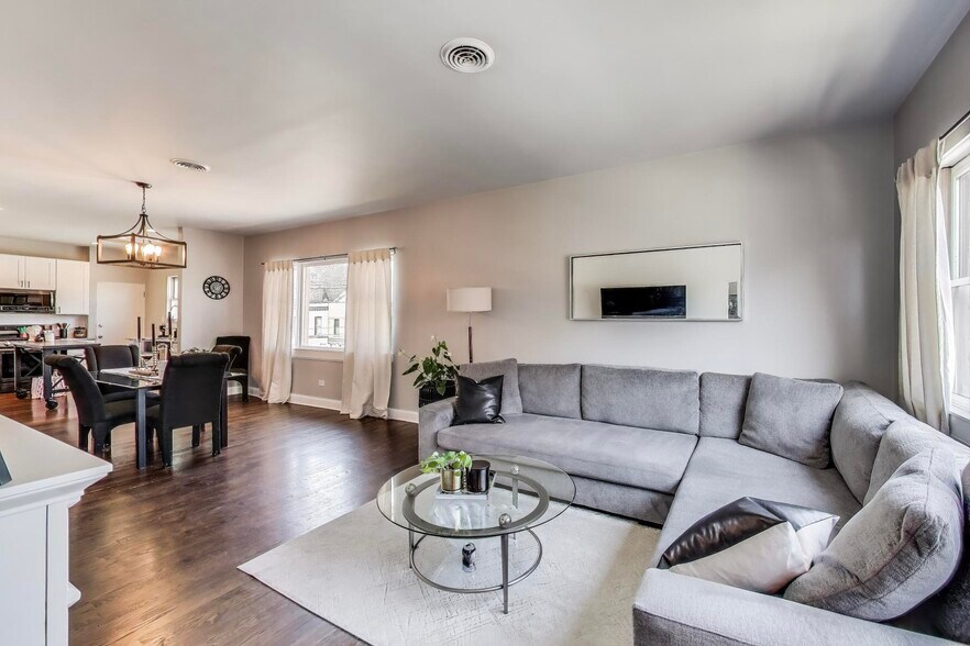 More Photos Of 1103 W Grand Ave, Chicago Apartments For Sale