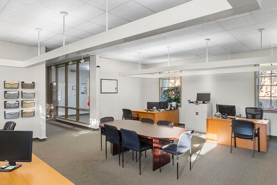 More Photos Of , Baton Rouge Office For Sale
