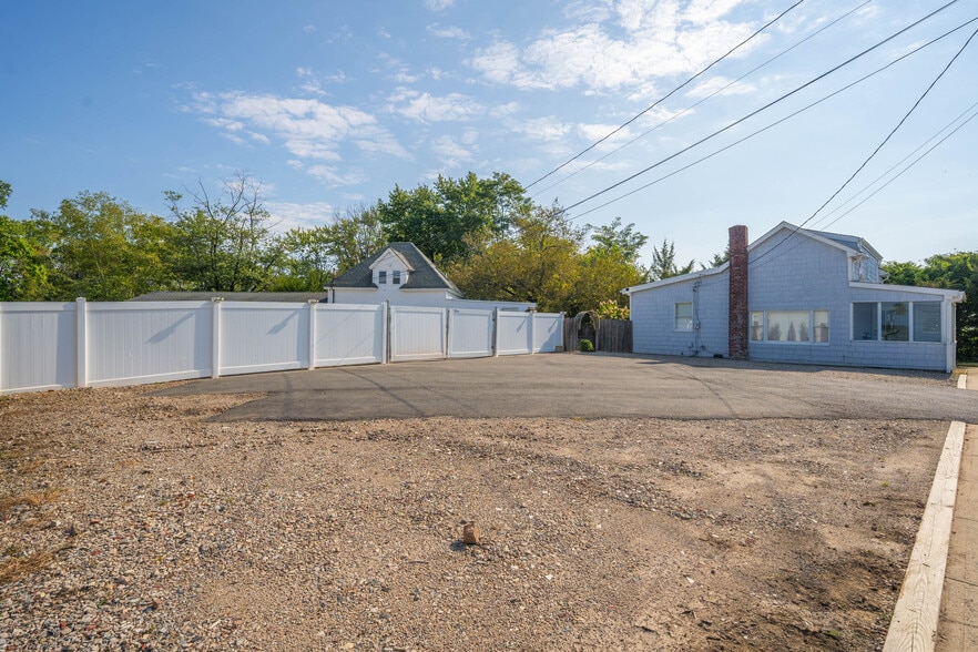 More Photos Of 40 Amboy Rd, Old Bridge Flex For Sale