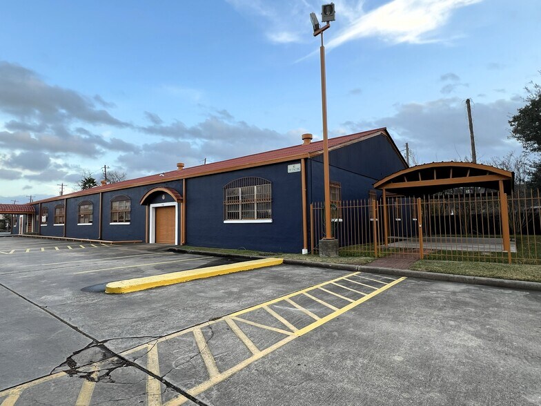 More Photos Of 716 Telephone Rd, Houston Warehouse For Lease