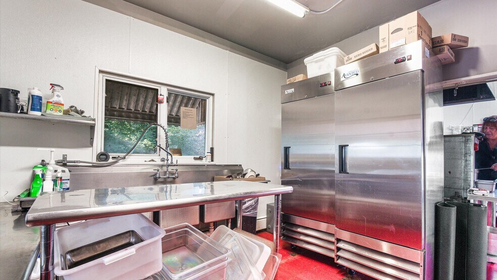 More Photos Of 4342-4348 Washington, Hooven Restaurant For Sale