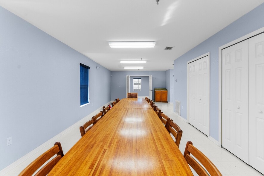 More Photos Of 7044 Commercial Way, Weeki Wachee Office For Sale