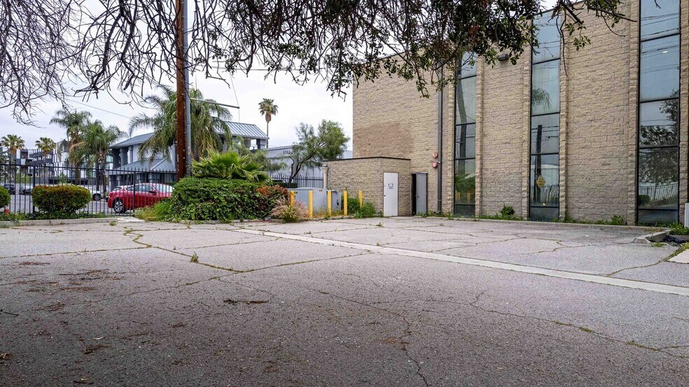 More Photos Of 9036 Winnetka Ave, Northridge Loft Creative Space For Lease