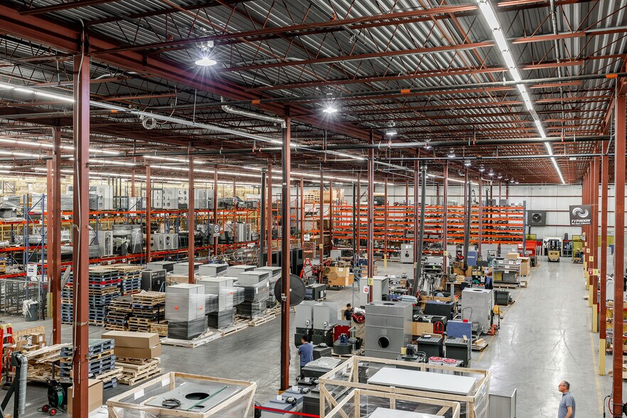 More Photos Of 1200 Av 55e, Montréal Warehouse For Lease