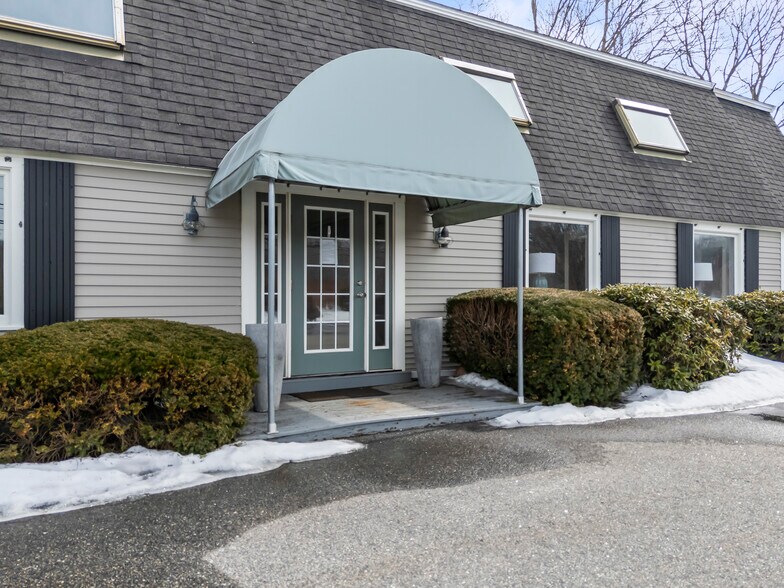 More Photos Of 2049 Post Rd, Wells Storefront Retail Office For Lease