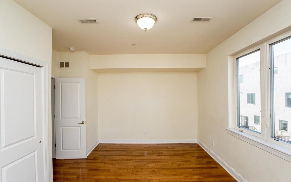 More Photos Of 1860 Frankford Ave, Philadelphia Storefront Retail Residential For Sale