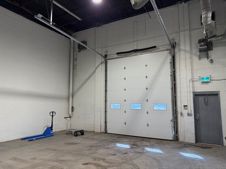 More Photos Of 3815 61 Av SE, Calgary Industrial For Lease