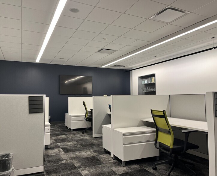 More Photos Of 33 Tech Valley Dr, East Greenbush Flex For Lease