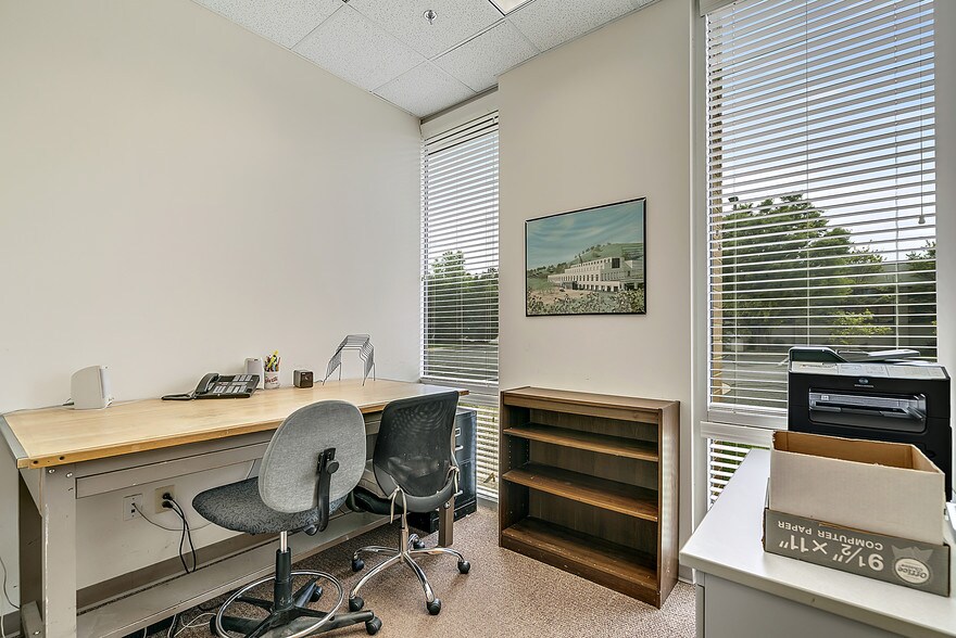 More Photos Of 4229 Lafayette Center Dr, Chantilly Business Park For Lease