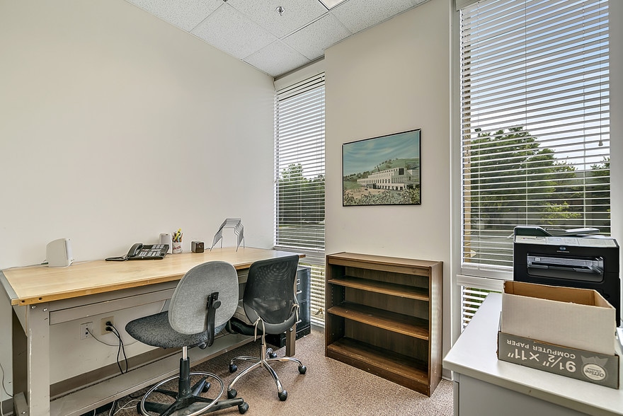 More Photos Of 4229 Lafayette Center Dr, Chantilly Business Park For Lease