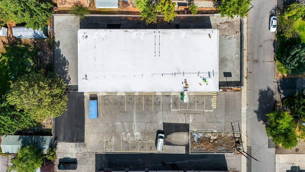 More Photos Of 21 N Skipworth Rd, Spokane Valley Showroom For Lease