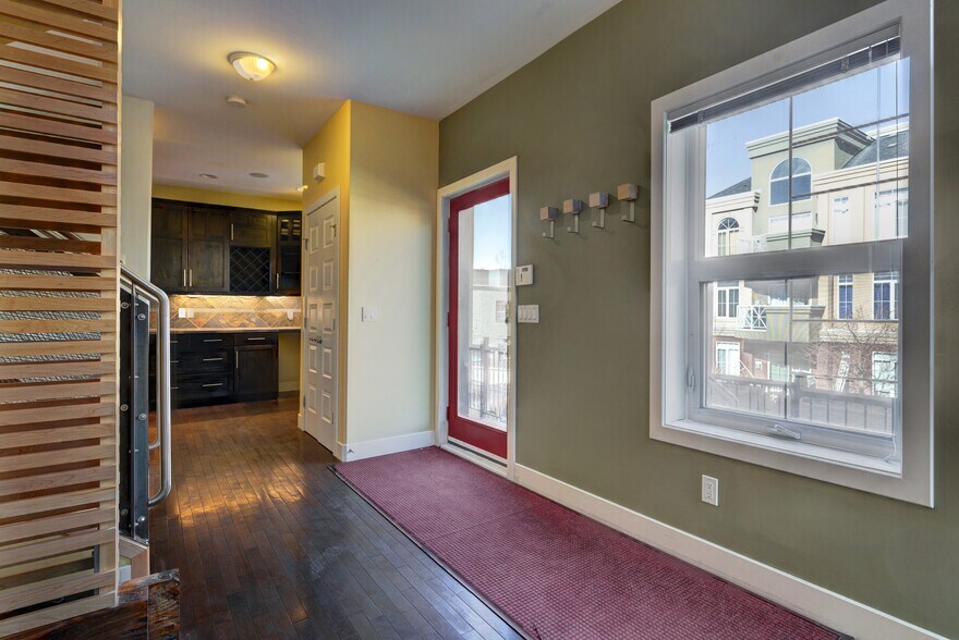 More Photos Of 1812 14A St SW, Calgary Office Residential For Sale