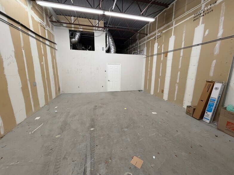 More Photos Of 1095 Jupiter Park Dr, Jupiter Light Manufacturing For Lease