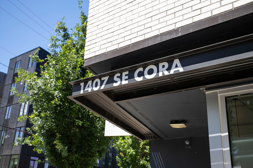 More Photos Of 1407 SE Cora St, Portland Restaurant For Sale