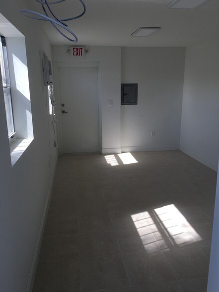 More Photos Of 9807-9808 NW 80th Ave, Hialeah Warehouse For Lease