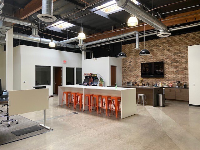 More Photos Of 260 E Baker St, Costa Mesa Office For Lease