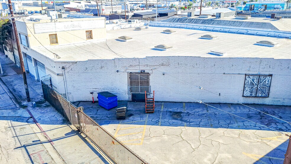 More Photos Of 1760 E 15th St, Los Angeles Warehouse For Sale
