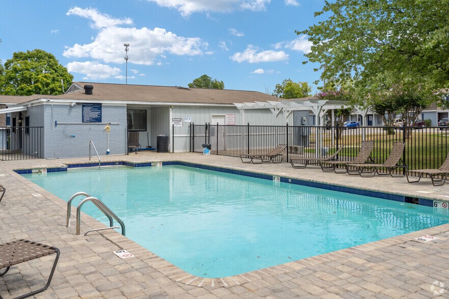 More Photos Of 107 Sterling Ct NW, Center Point Apartments For Sale