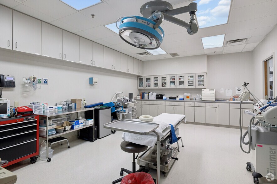 More Photos Of 4920 SW Lee Blvd, Lawton Medical For Lease