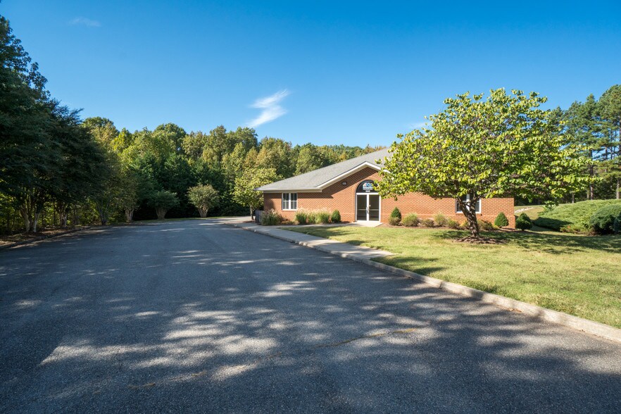 More Photos Of 2442 New Dorset Cir, Powhatan Office For Lease