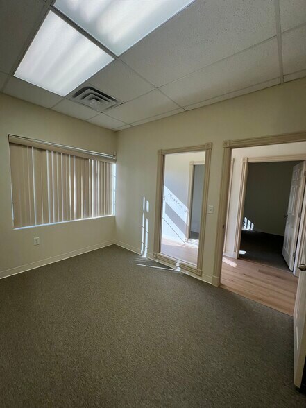 More Photos Of 303 SW 18th St, Bentonville Office For Lease