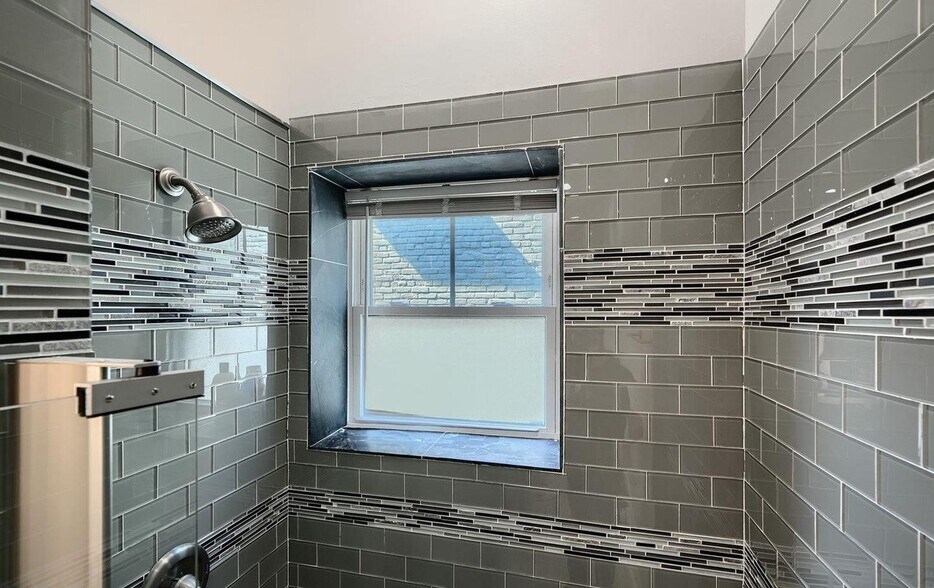 More Photos Of 635 E Fort Ave, Baltimore Specialty For Sale