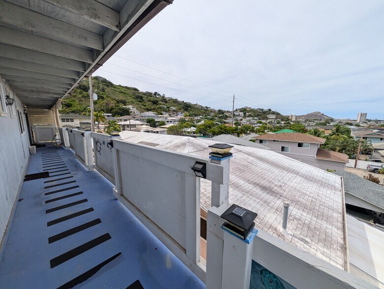 More Photos Of 1638 10th Ave, Honolulu Storefront Retail Office For Sale