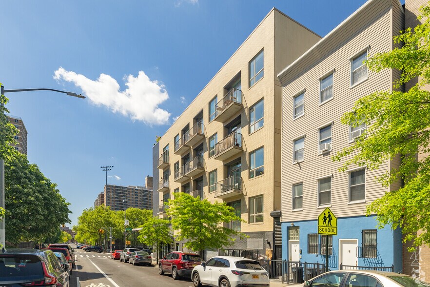 More Photos Of 73 Montrose Ave, Brooklyn Apartments For Lease