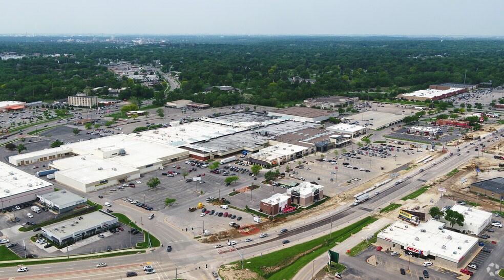 More Photos Of 4600 1st Ave NE, Cedar Rapids Freestanding For Lease